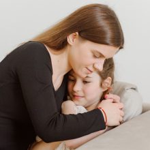 "Είμαι υπερπροστατευτική μαμά με τις 2 κόρες μου και θέλω να έχω τον έλεγχο..."