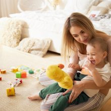 Ψάχνετε babysitter; Δείτε τι πρέπει να προσέξετε πριν κάνετε την επιλογή σας