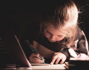 5 tips ώστε το παιδί να κατανοεί το μάθημα και να μη «παπαγαλίζει»