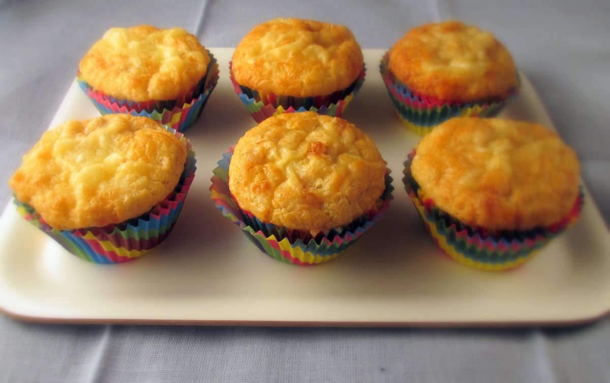 Αλμυρά muffins με τυρί και ζαμπόν