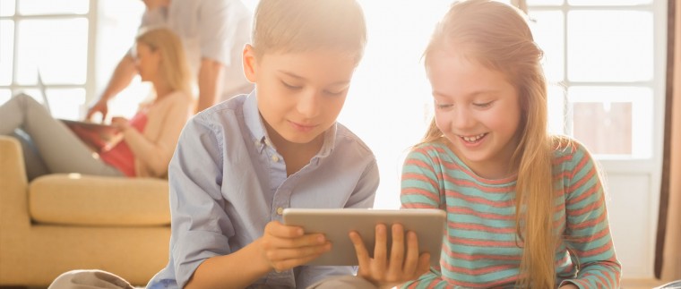 Τα tablets και τα smartphones επηρεάζουν την μυοσκελετική ανάπτυξη των παιδιών!