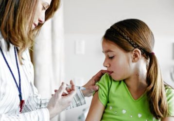 Στα 1.800 τα ραντεβού για εμβολιασμό παιδιών 12-15 ετών μέχρι το μεσημέρι της Τρίτης
