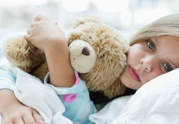 Πόσο κινδυνεύουν τα παιδιά από επιληπτικές κρίσεις μετά από κορωνοϊό ή γρίπη