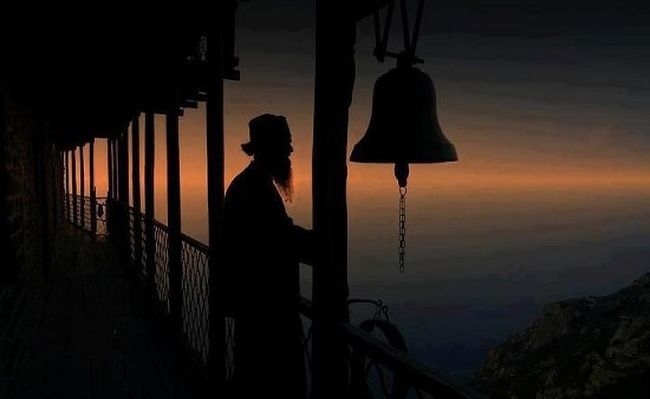 Γονείς μηνύουν αρχιεπίσκοπο, μητροπολίτη και ηγούμενο επειδή ο γιος τους έγινε μοναχός