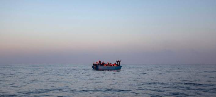 Βάρκα με 92 άτομα εκ των οποίων τα 42 παιδιά έξω από την Κύπρο