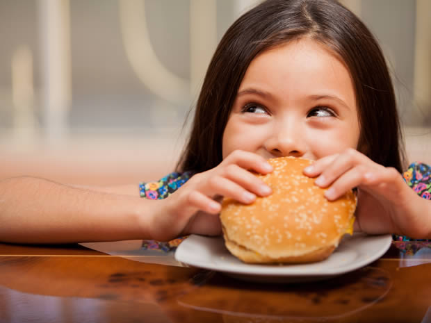 Πώς σχετίζεται η διατροφή του παιδιού με την ανάπτυξη ΔΕΠΥ