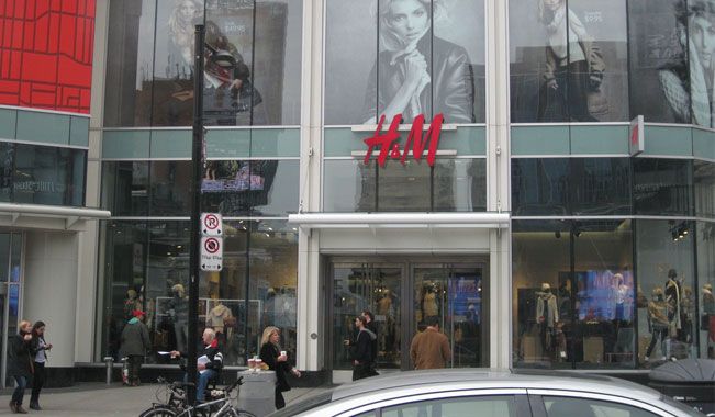 Αναστάτωση στο πολυκατάστημα H&M στην οδό Λήδρας – Εκκενώθηκε το κτίριο