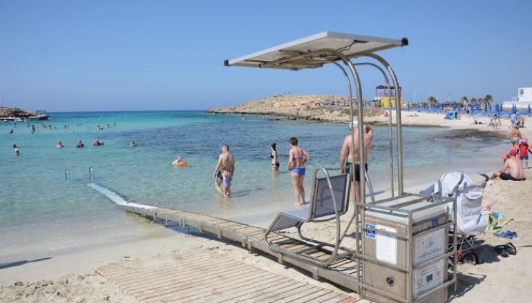 Δ. Πάφου: Όλες οι παραλίες είναι προσβάσιμες για ΑμεΑ