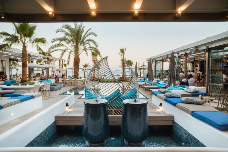 Το Columbia Beach στη Λεμεσό άνοιξε και έκανε τη διαφορά