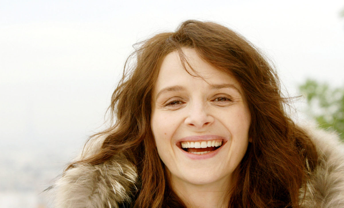 Juliette Binoche: Τι κάνει η Γαλλίδα ηθοποιός και έχει λαμπερή επιδερμίδα στα 53 της; (video)