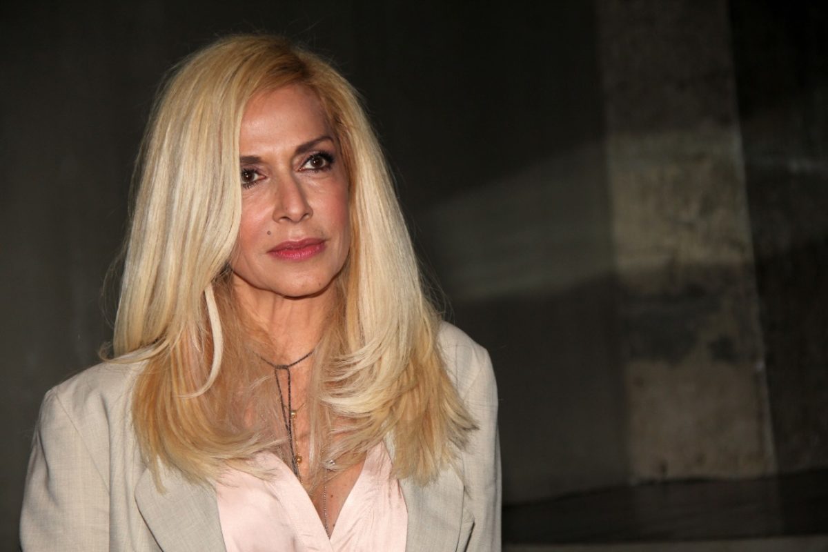 Η Άννα Βίσση ποζάρει με την κόρη και τα εγγόνια της