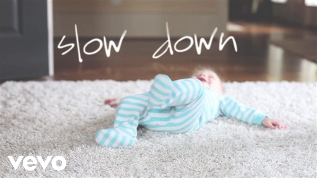 Slow down: Ένα συγκινητικό τραγούδι αποκλειστικά για μαμάδες