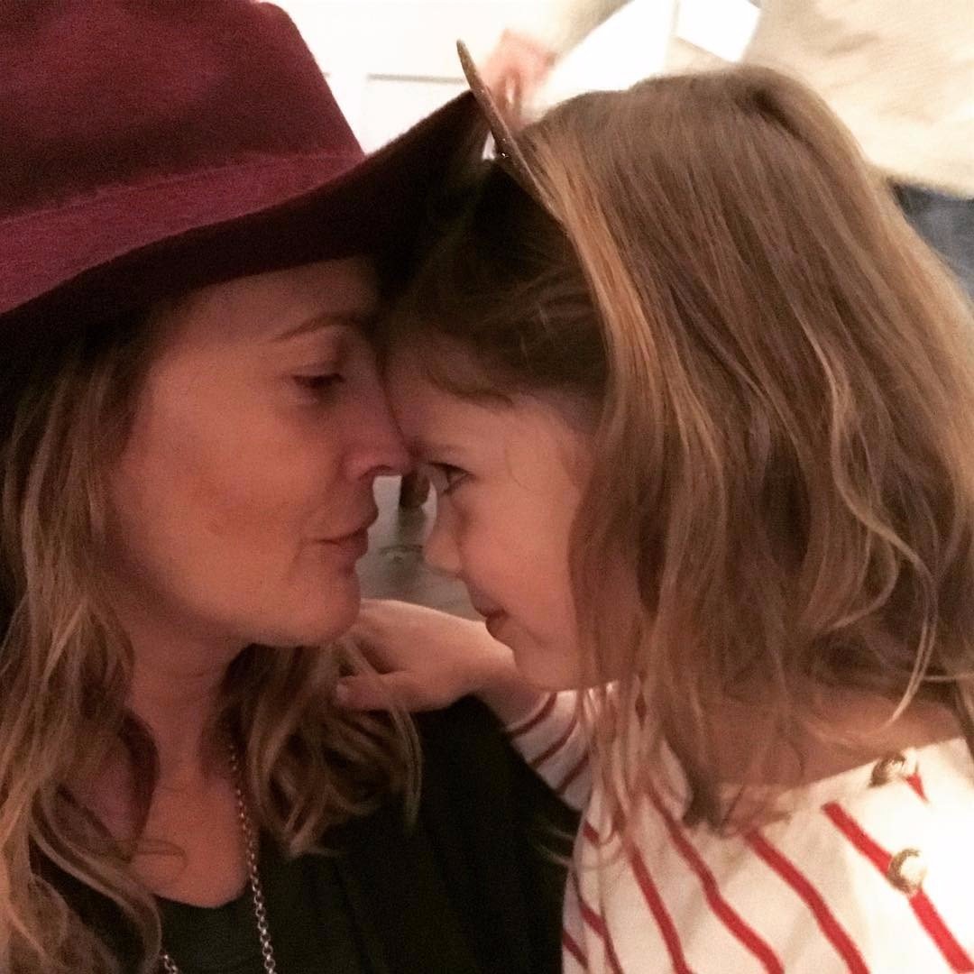 Διαβάστε τα τρυφερά γράμματα αγάπης της Drew Barrymore στις δύο κόρες της εν όψει των γιορτών