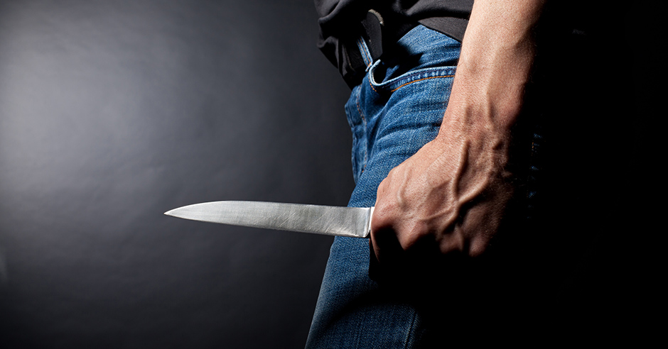 Πανικός στη Λεμεσό – 28χρονος οδηγός παρέσυρε με το αυτοκίνητο και μαχαίρωσε καρναβαλιστές