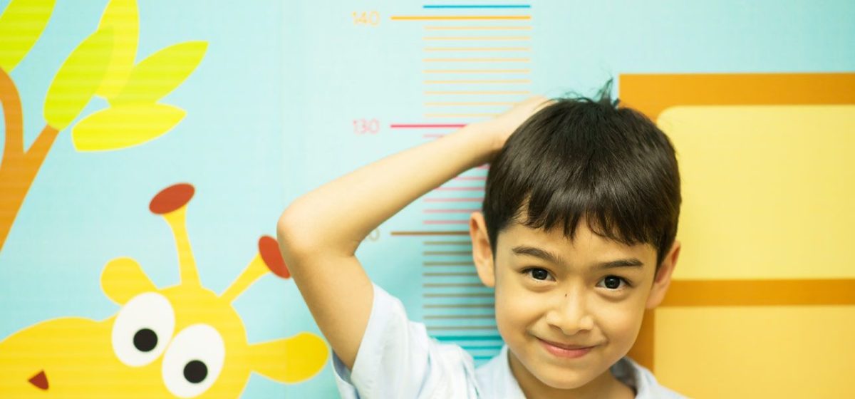 Δεν ψηλώνει το παιδί; Όλα όσα πρέπει να ξέρετε για την ανεπάρκεια αυξητικής ορμόνης