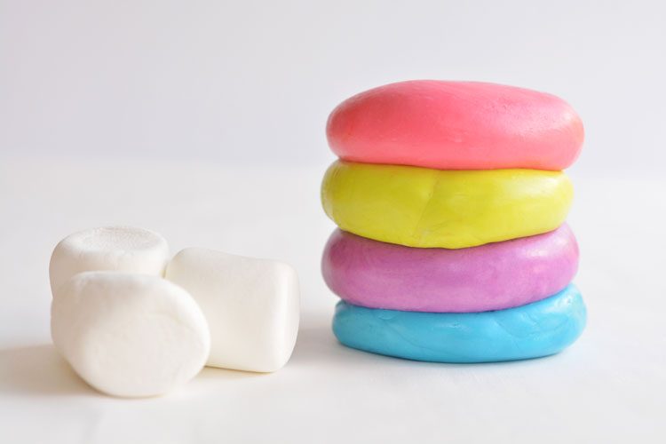 Φτιάξτε εύκολα και γρήγορα πλαστελίνη από marshmallow