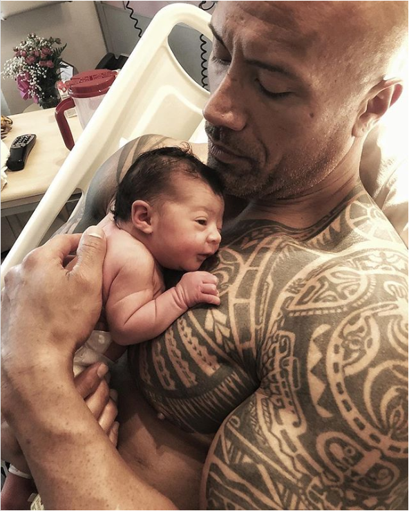 O Dwayne Johnson γίνεται ξανά πατέρας και το ίντερνετ τον εκθειάζει!