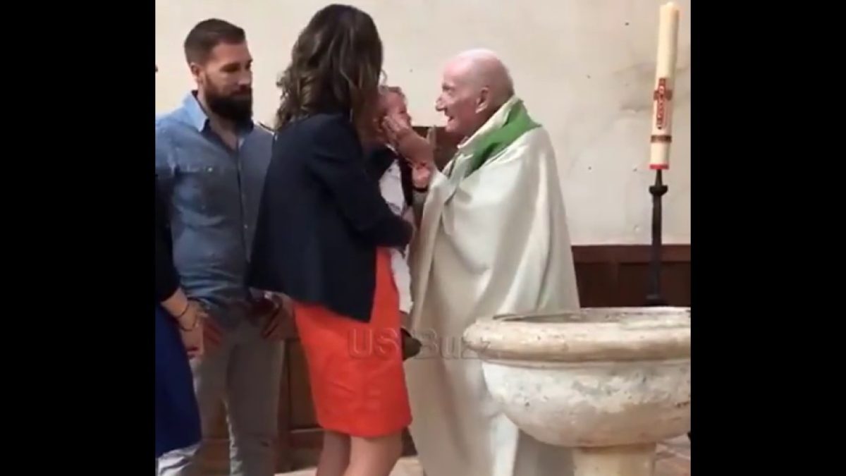 Σοκ σε βάφτιση: Παπάς χαστούκισε το μωρό επειδή…έκλαιγε