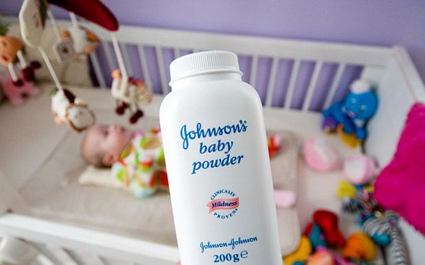 Είδηση – σοκ: Η Johnson & Johnson γνώριζε για χρόνια πως το ταλκ της περιείχε αμίαντο
