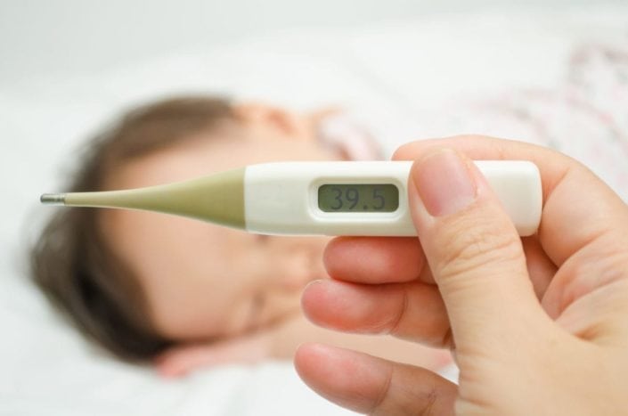 Αυτά είναι τα 7 πράγματα που πρέπει να ξέρεις όταν το παιδί σου έχει πυρετό