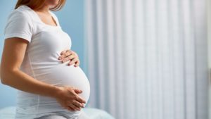 Το χριστουγεννιάτικο μήνυμα της Birth Forward: "Μη συναινείς σε πρόκληση τοκετού επειδή πλησιάζουν Χριστούγεννα"