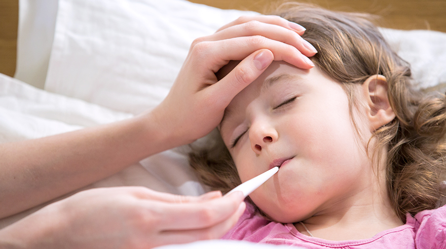 Έξαρση ιογενών λοιμώξεων στα παιδιά «γέμισε» τις κλινικές - Τι συστήνει ο παιδίατρος στους γονείς