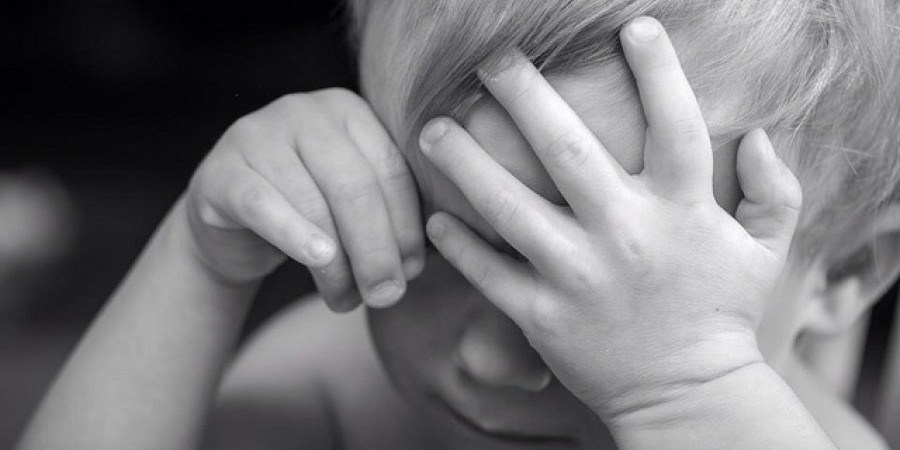 Ξυλοδαρμός 21μηνου βρέφους: Παίρνουν το παιδί από την 23χρονη μητέρα – Τι δήλωσε εκείνη