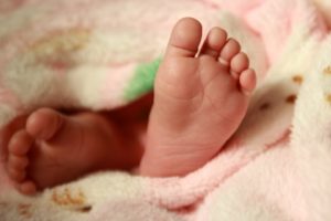 Λάρνακα: Μητέρα βρήκε νεκρό το μωρό της στην κούνια - Τι έδειξε η νεκροτομή