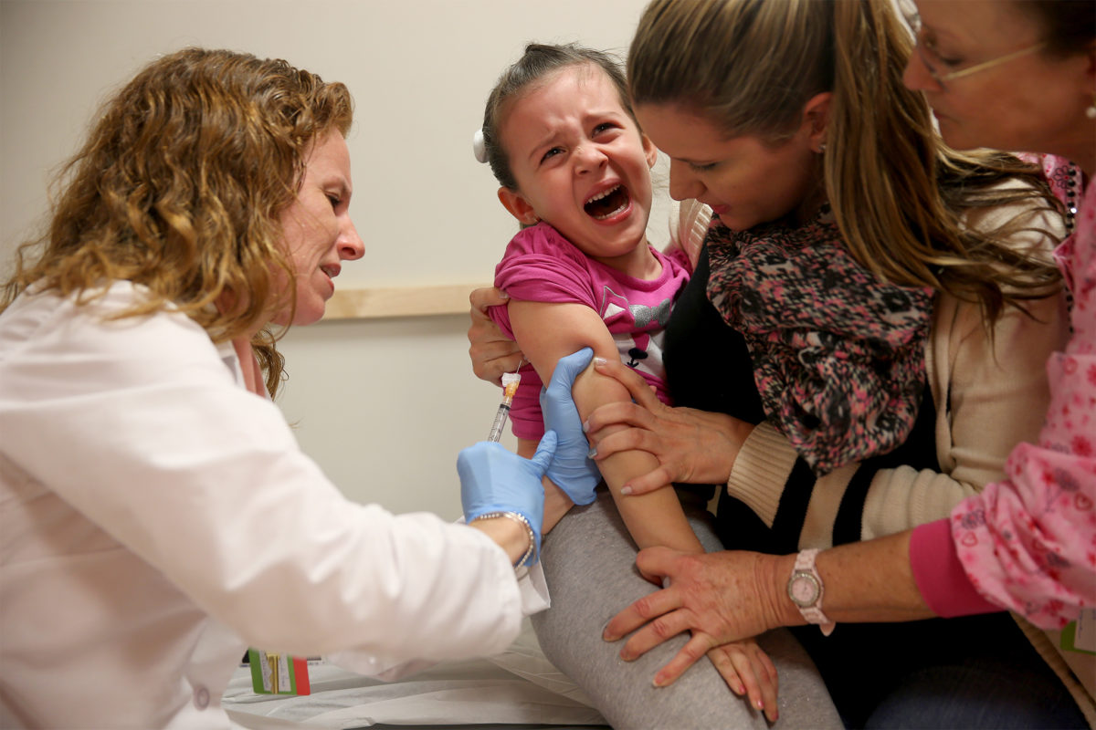 Γονείς, μη λέτε ψέματα στα παιδιά για τα εμβόλια | Infokids.com.cy
