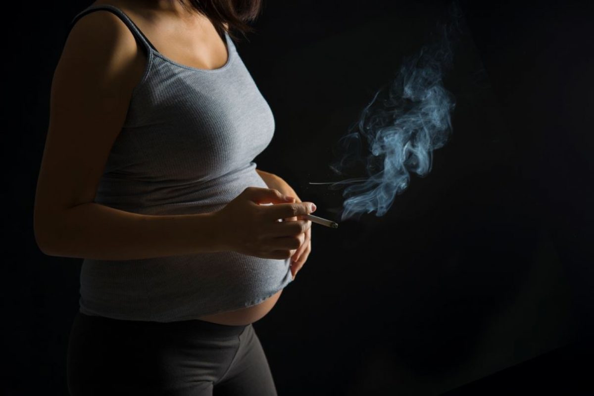 Ακόμα και ένα τσιγάρο στην εγκυμοσύνη αυξάνει τον κίνδυνο αιφνίδιου θανάτου του μωρού