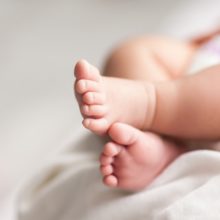 Φρίκη: Μπέιμπι σίτερ σκότωσε 11 μηνών μωρό πετώντας το στον τοίχο