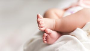 Φρίκη: Μπέιμπι σίτερ σκότωσε 11 μηνών μωρό πετώντας το στον τοίχο