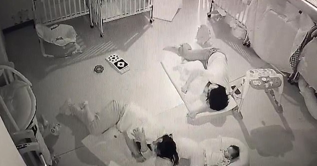 Τρομακτικό video: Μωρό έχασε τη ζωή του ενώ κοιμόταν σε βρεφονηπιακό σταθμό