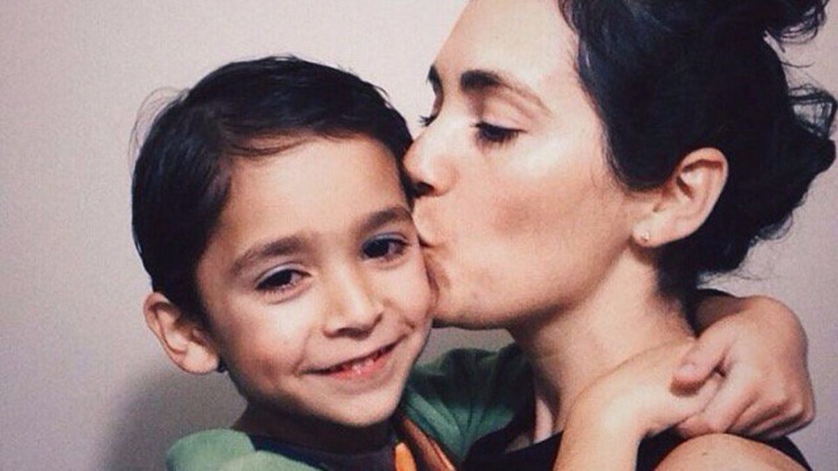 Σύμφωνα με έρευνες, το να μεγαλώνουμε «μαμάκηδες» είναι τελικά καλό