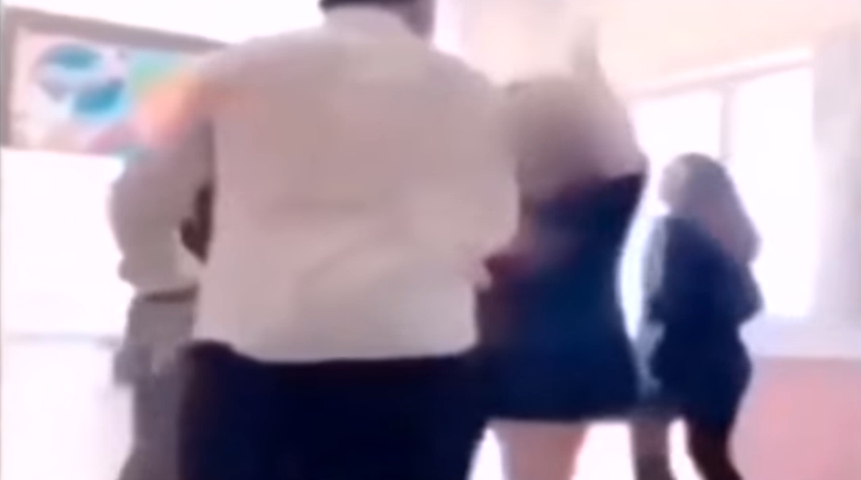 Σοκάρει βίντεο από σχολείο της Λεμεσού: Καθηγητής χτυπά μαθήτρια!