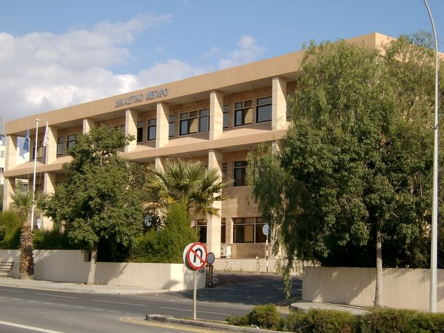 Παιδεραστής που αποφυλακίστηκε συνεχίζει να ενοχλεί την οικογένεια του θύματος!