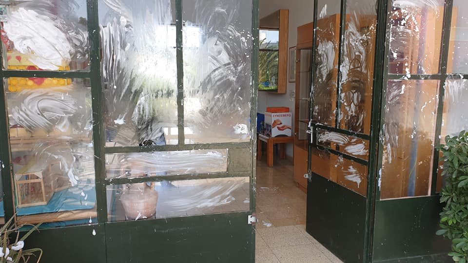 Η ανάρτηση πατέρα για το περιστατικό βανδαλισμού Δημοτικού σχολείου από μαθητές που μας βάζει σε σκέψεις