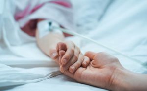 Σηψαιμία σε παιδιά και βρέφη: Πόσο συχνή είναι, τα συμπτώματα και πώς αντιμετωπίζεται