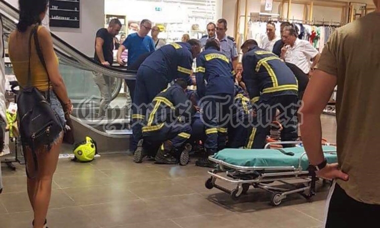 Απίστευτο ατύχημα στη Λεμεσό: Χέρι παιδιού εγκλωβίστηκε σε κυλιόμενη σκάλα (εικόνες)