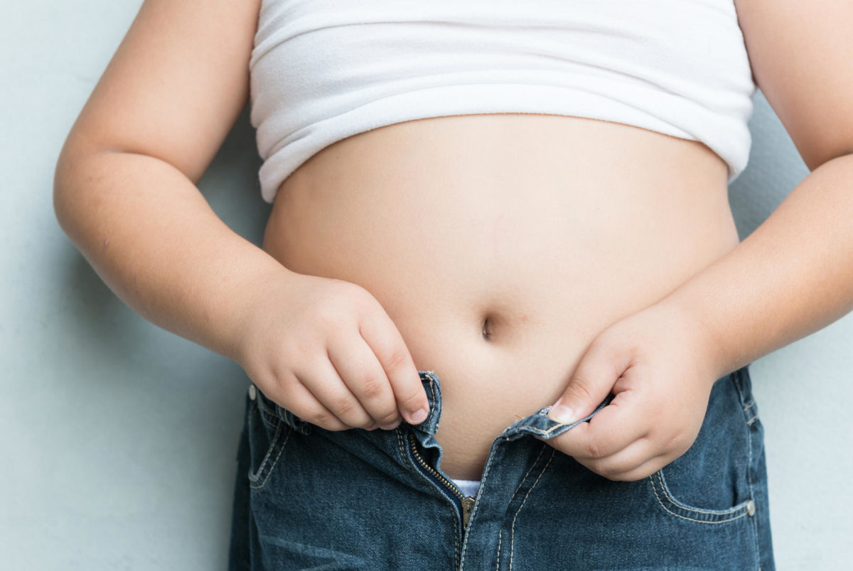 Επαινέστε, μην πειράζετε και άλλα 4 tips για να βοηθήσετε ένα παιδί με το βάρος του