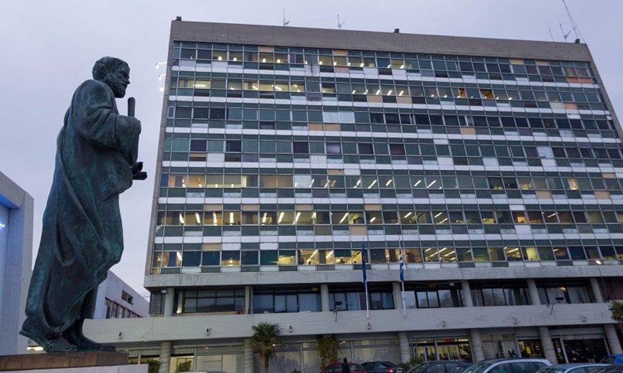 Μητέρα πρώτη στη σχολή επιλογής της – 19 στα Μαθηματικά χωρίς φροντιστήριο: 2 ιστορίες για τις Πανελλήνιες που συγκινούν