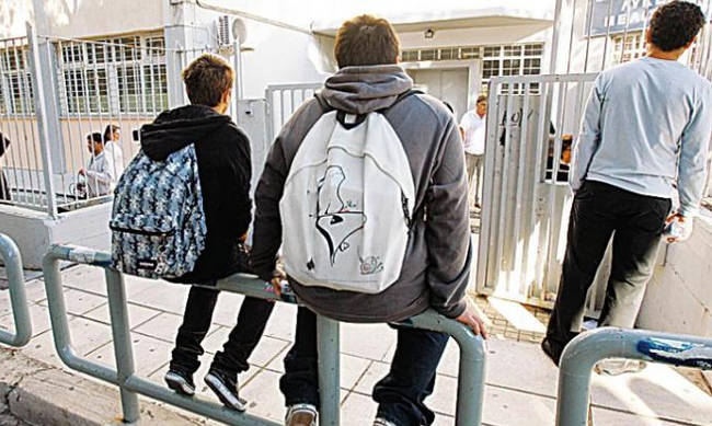 Συνοδεία φυλάκων επιστρέφουν οι μαθητές στα σχολεία – Τι θα ισχύει από τον Σεπτέμβριο