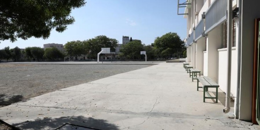 Υπ. Παιδείας: Έτοιμες οι περιφράξεις στα περισσότερα σχολεία – Οι αντιδράσεις των οργανωμένων γονιών και η ΟΑΠ