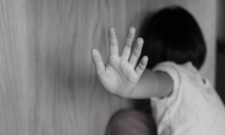 10χρονο κορίτσι κατήγγειλε κακοποίηση από την ίδια της τη μητέρα