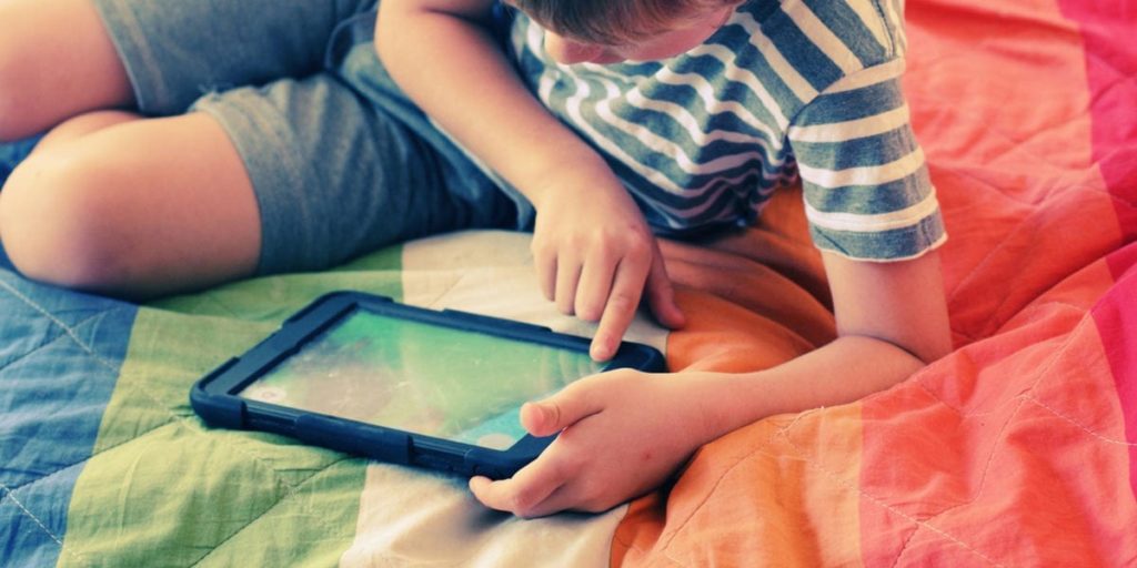 Μεγάλη έρευνα Devolo-Infokids: 6 στα 10 ελληνόπουλα έως 10 ετών έχουν πρόσβαση στο Internet