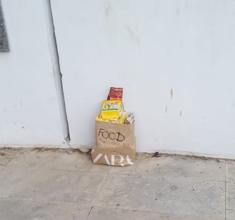 Πράξη ανθρωπιάς: Συμπολίτης μας άφησε σακούλα με τρόφιμα για όποιον τα έχει ανάγκη