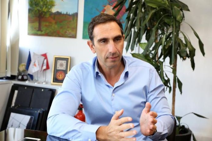 O Υπουργός Υγείας απαντά στις ερωτήσεις σας μέσω… Facebook!