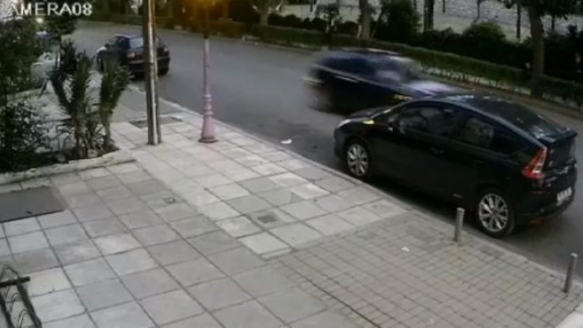 19χρονη χτύπησε πατέρα και κόρη με το αυτοκίνητο και τους εγκατέλειψε – Η Αστυνομία την αναζητά