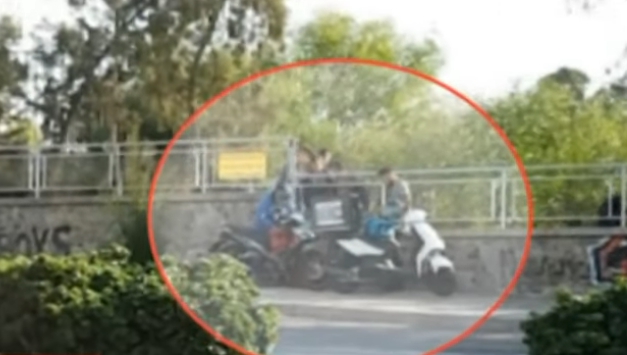 Απίστευτο video με μαθητές να παραλαμβάνουν παραγγελία στο προαύλιο του σχολείου τους