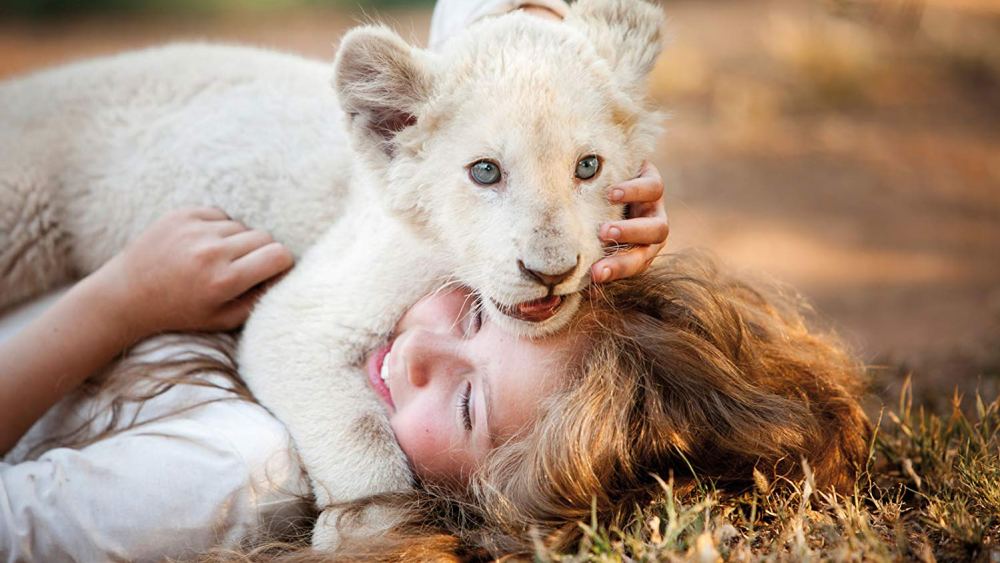 “Mia and the White Lion”: Το συγκινητικό οδοιπορικό μιας 10χρονης στην Αφρική στους κινηματογράφους